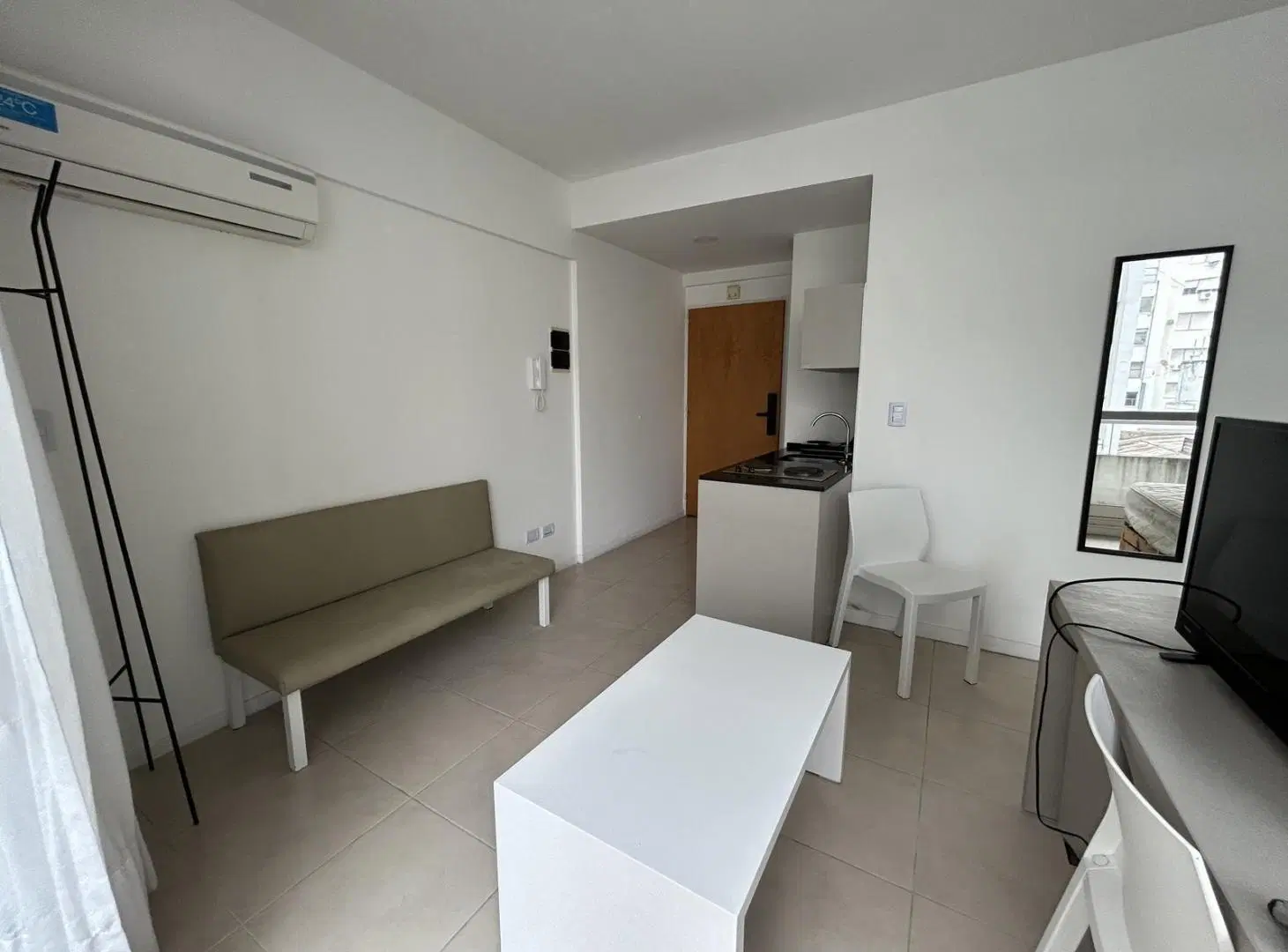 Departamento monoambiente en alquiler en Monserrat 1