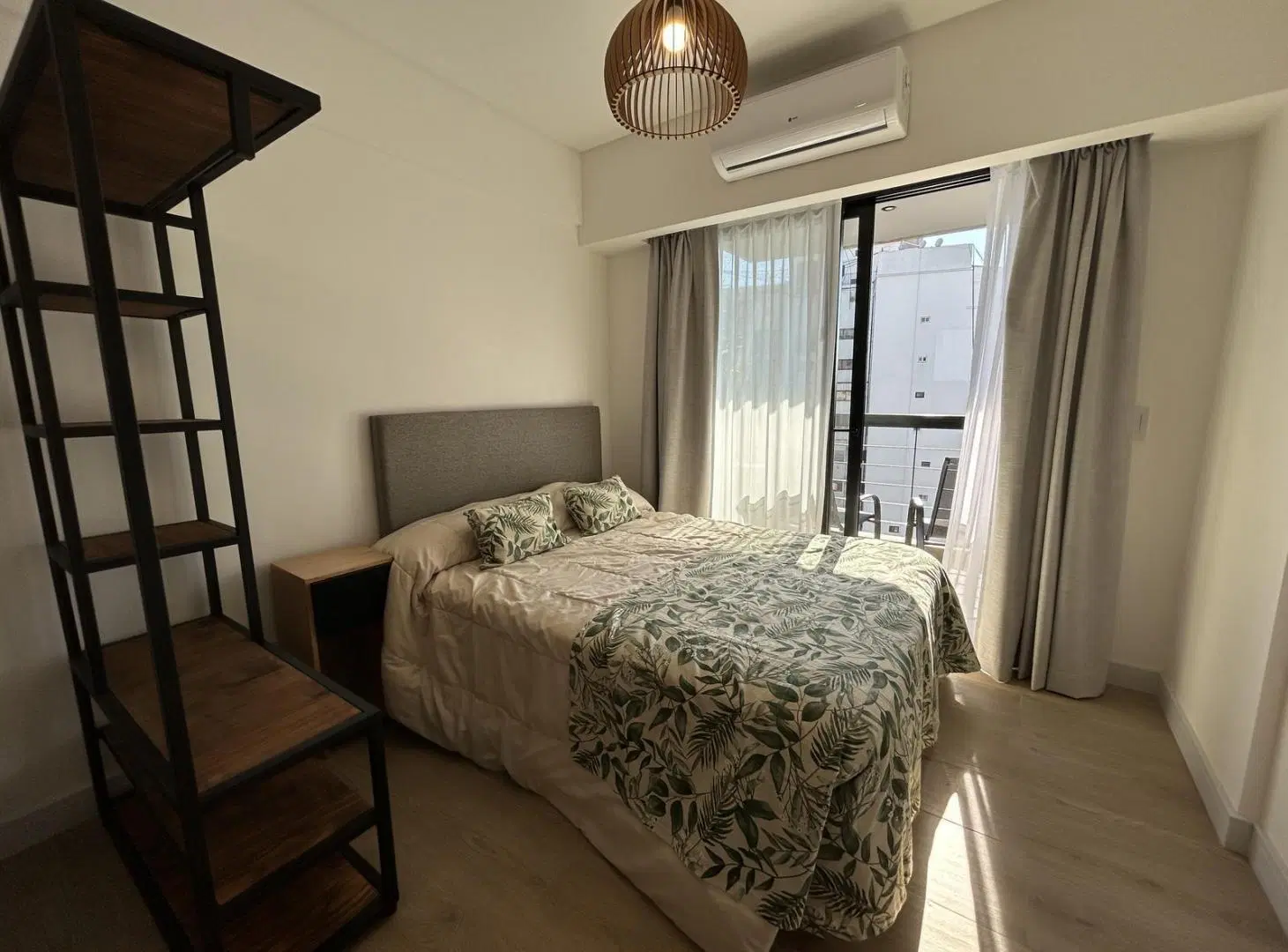 Departamento monoambiente en alquiler en Abasto 4