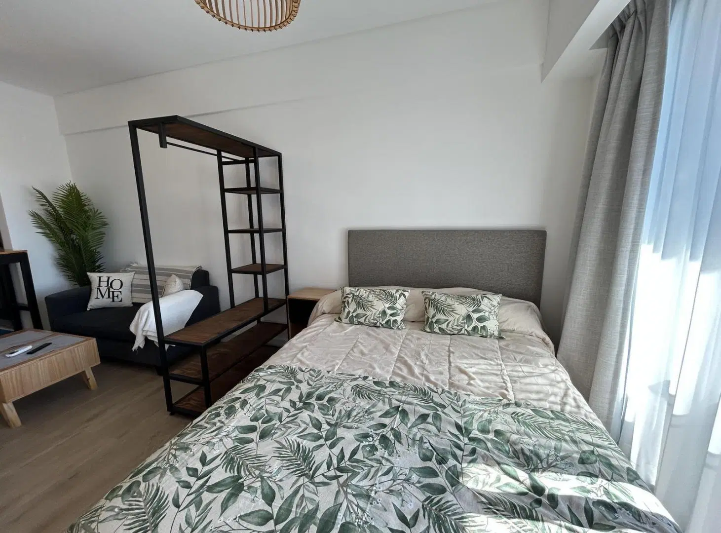 Departamento monoambiente en alquiler en Abasto 5