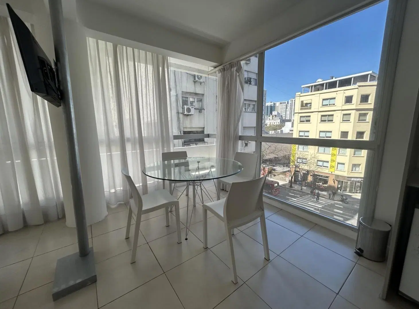 Departamento monoambiente en Monserrat en alquiler 3