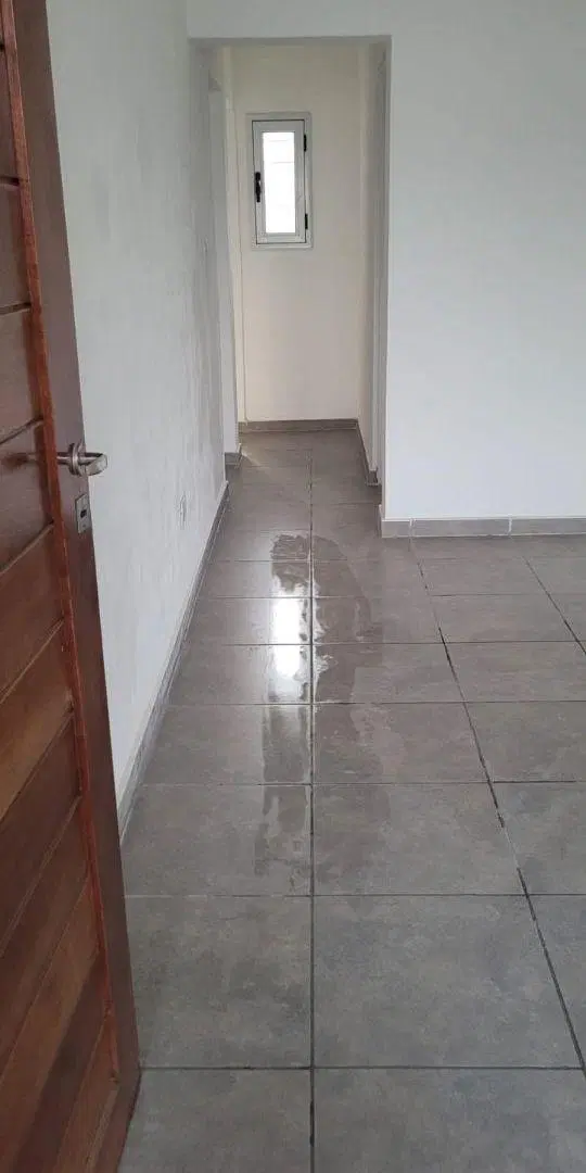 OPORTUNIDAD HERMOSA CASA PRACTICAMENTE NUEVA !! 2