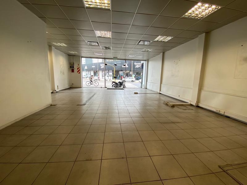 Av Hipolito Yrigoyen 9384 4