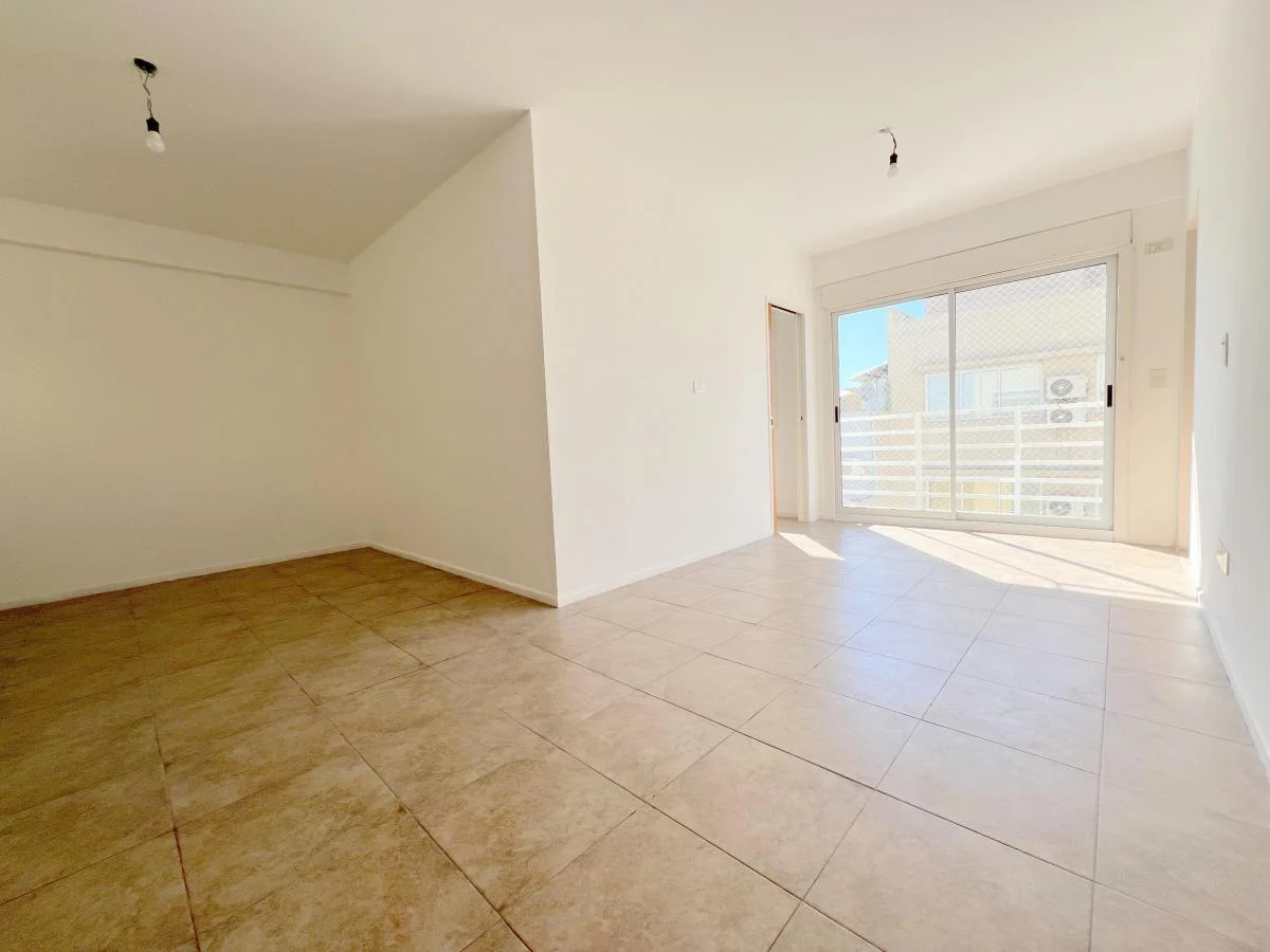 Departamento de 2 Ambientes con Cochera Cubierta en Pb Apto Credito 3