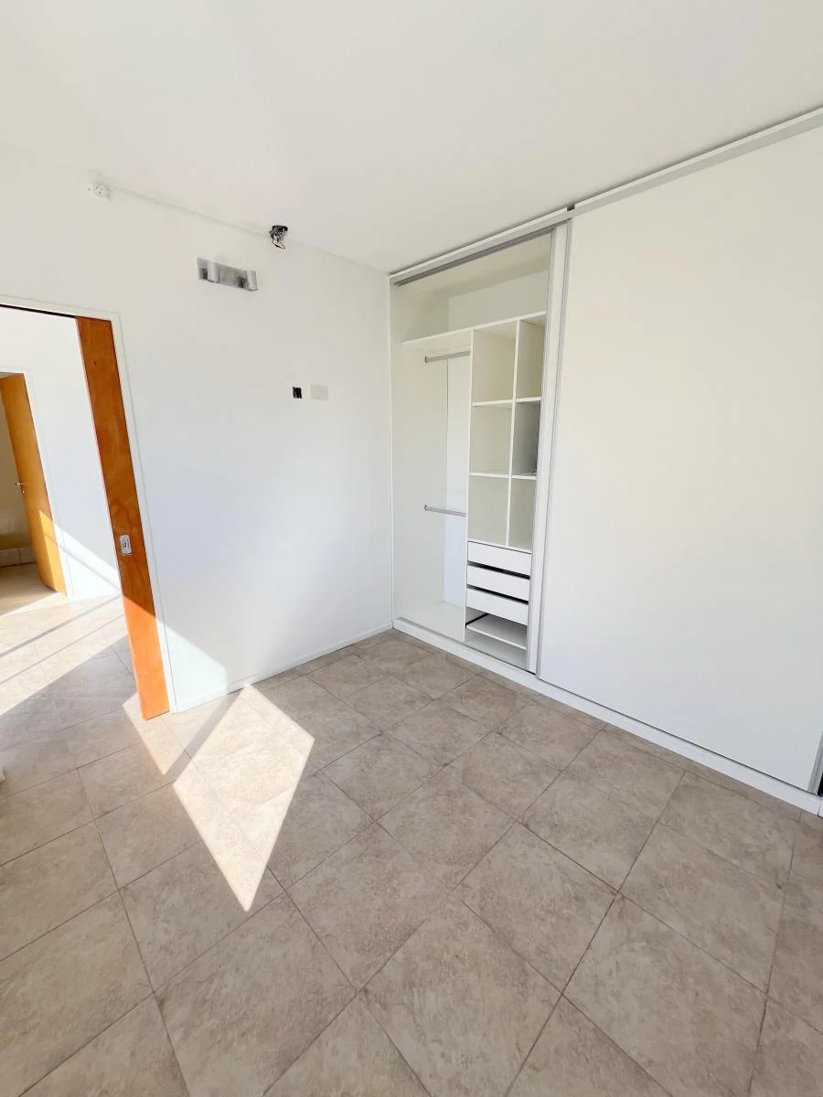Departamento de 2 Ambientes con Cochera Cubierta en Pb Apto Credito 5