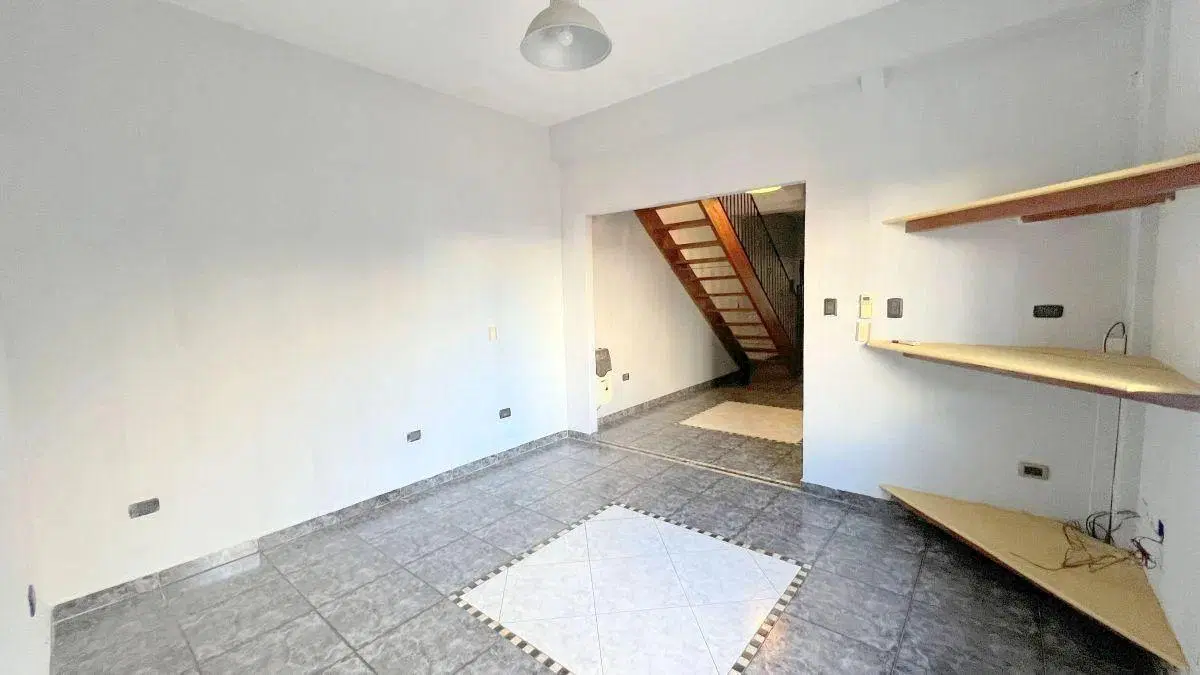 Casa tipo PH de 5 Ambientes en Planta Baja 2 Plantas, 2 Cocheras cubiertas propias, Patio y terraza 3