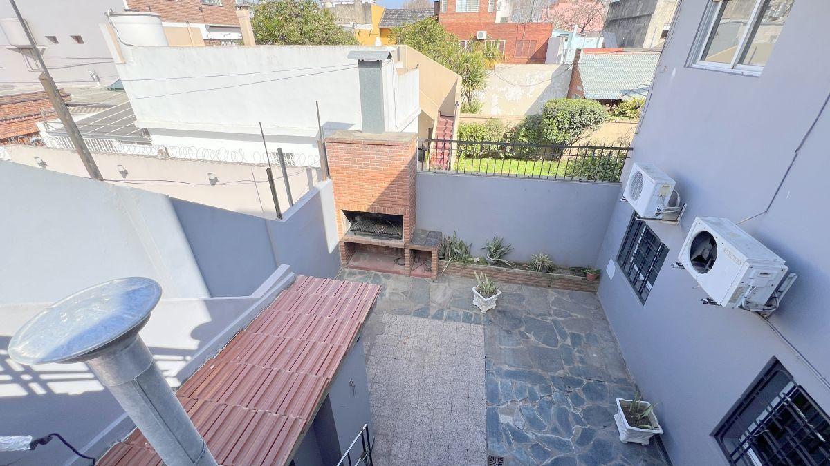 Casa tipo PH de 5 Ambientes en Planta Baja 2 Plantas, 2 Cocheras cubiertas propias, Patio y terraza