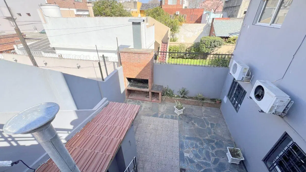 Casa tipo PH de 5 Ambientes en Planta Baja 2 Plantas, 2 Cocheras cubiertas propias, Patio y terraza 2