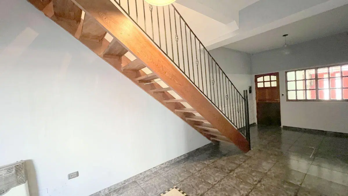 Casa tipo PH de 5 Ambientes en Planta Baja 2 Plantas, 2 Cocheras cubiertas propias, Patio y terraza 4