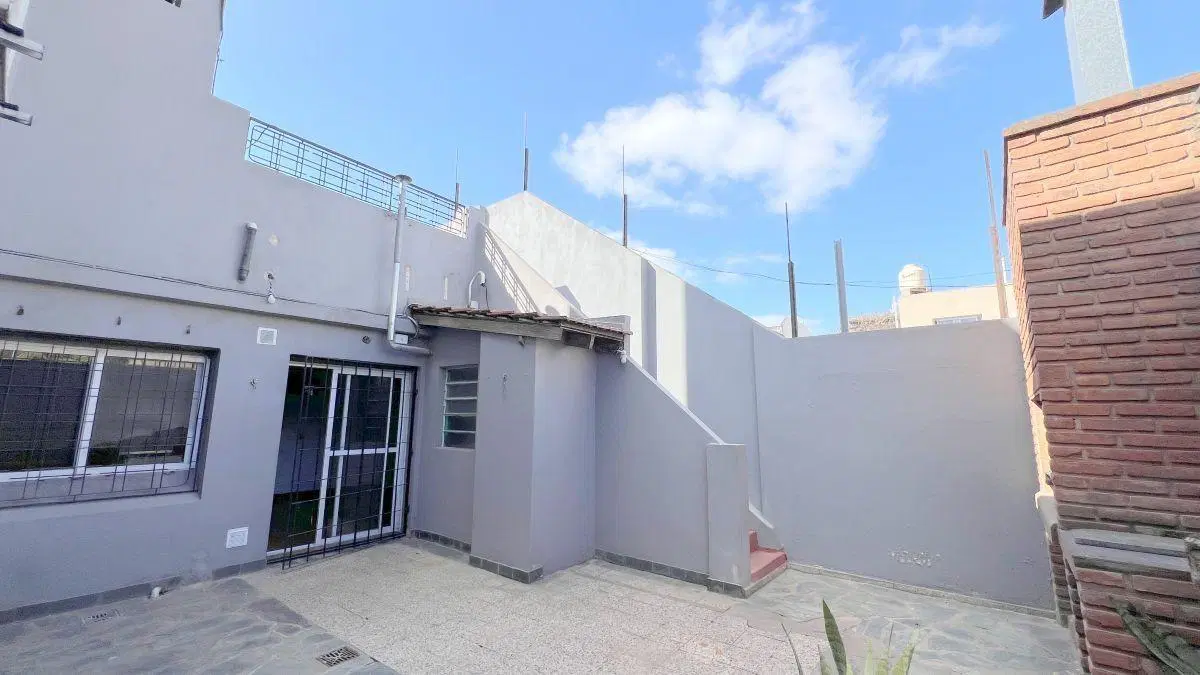 Casa tipo PH de 5 Ambientes en Planta Baja 2 Plantas, 2 Cocheras cubiertas propias, Patio y terraza 8