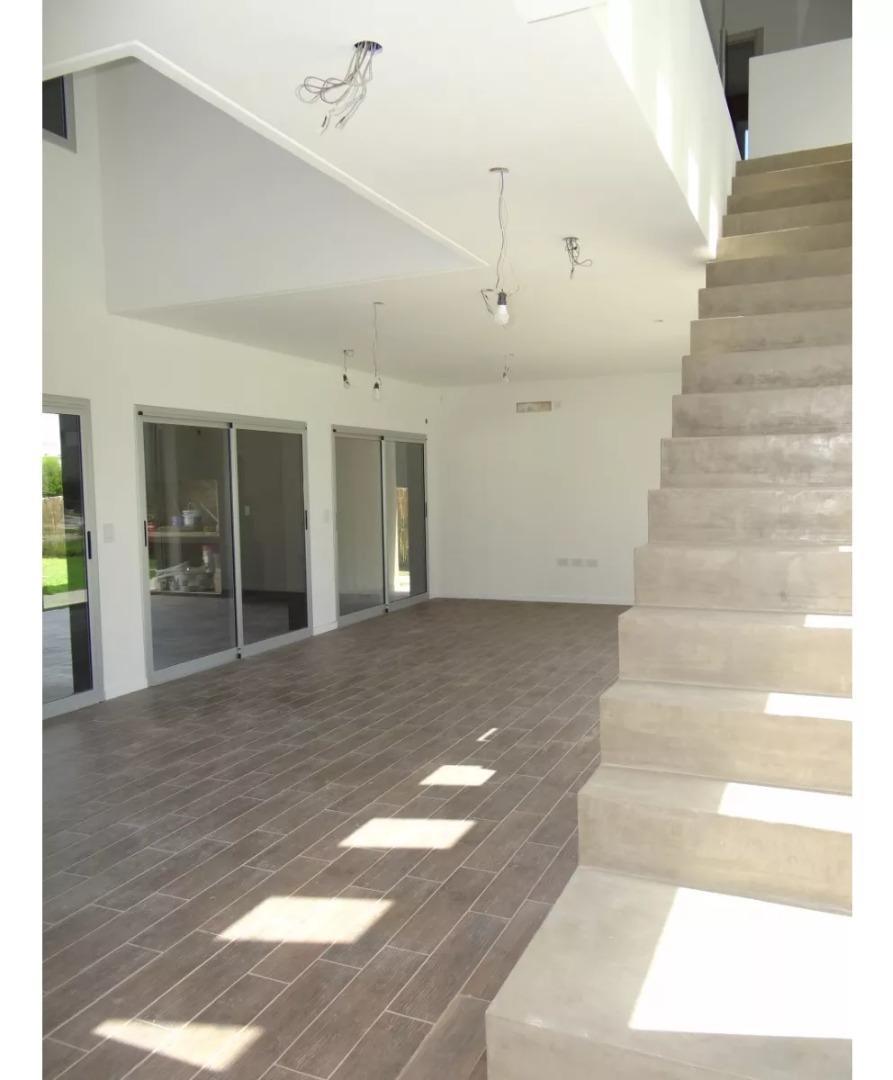 Casa en Venta Country Las Golondrinas Hudson Berazategui 1