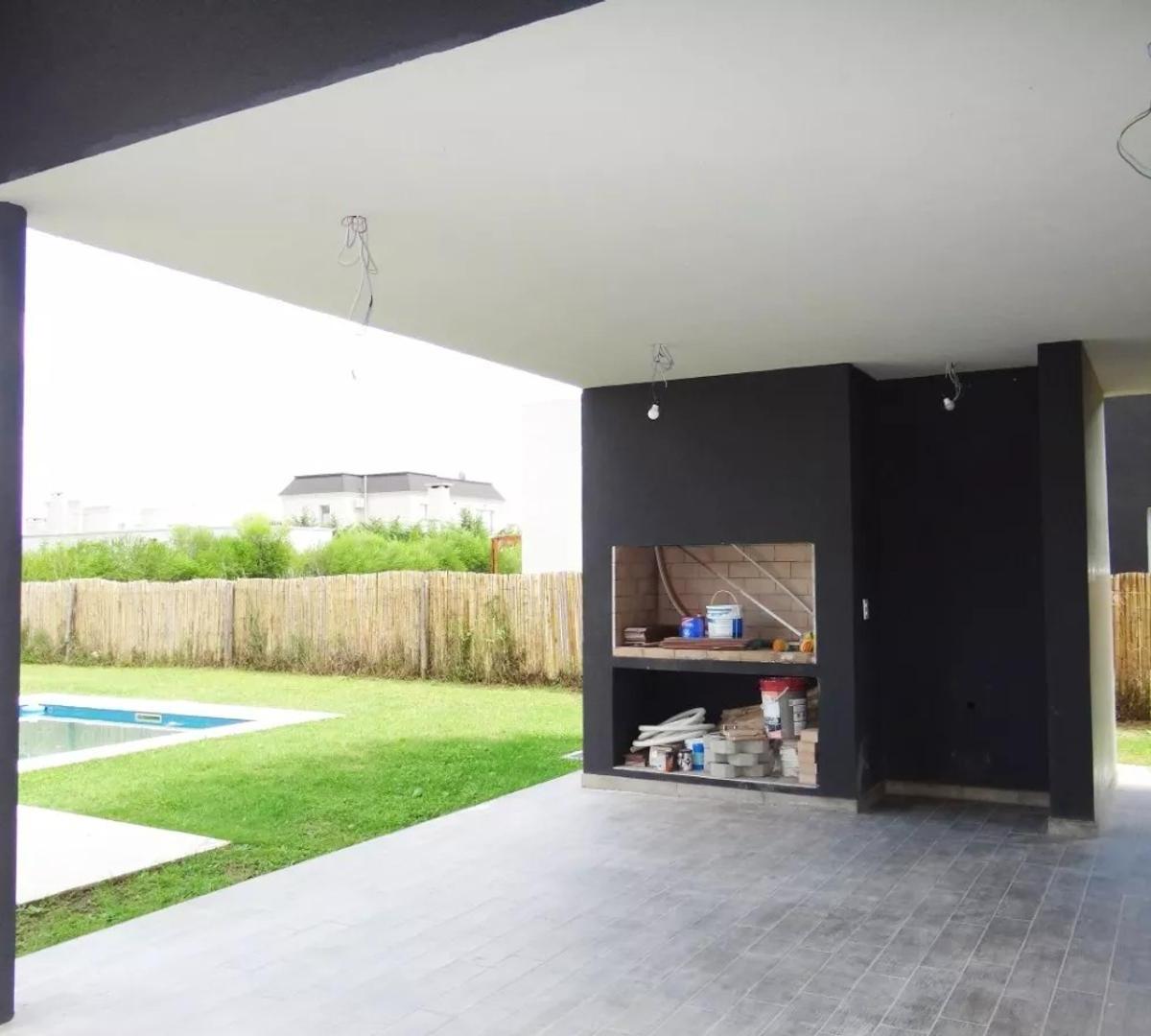 Casa en Venta Country Las Golondrinas Hudson Berazategui 1