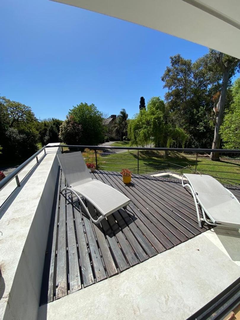 Casa en Venta en Abril Club de Campo 2