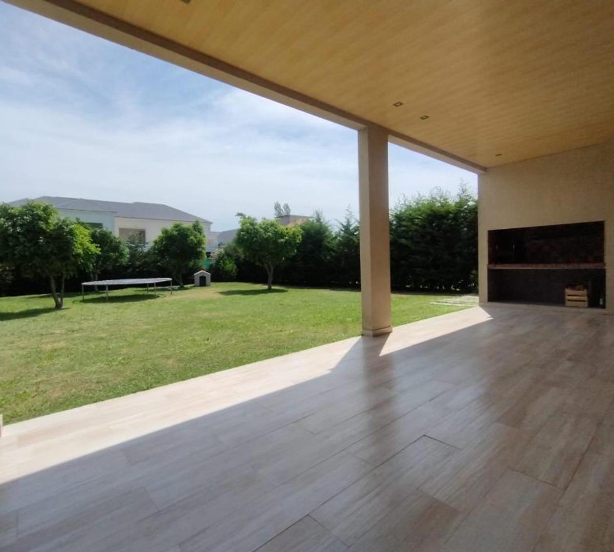 Casa 6 Ambientes en Venta Barrio Los Troncos Berazategui 1