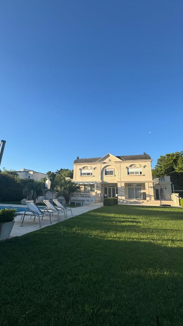 Casa en Venta Abril Club De Campo