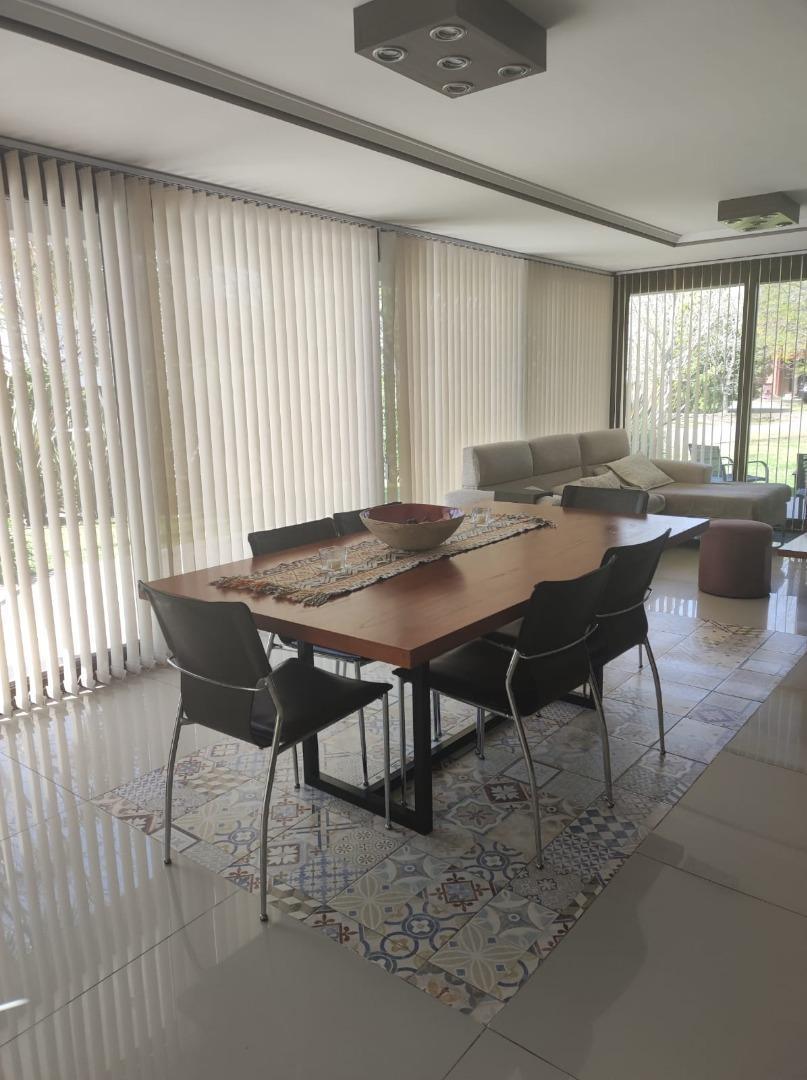Foto de Venta Casa en Abril, Club de Campo, imagen 3