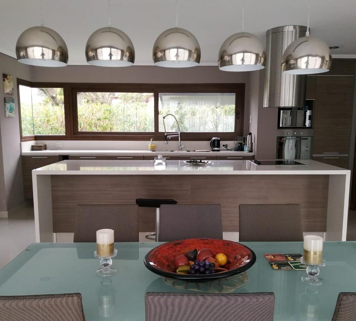 Venta Casa en Abril, Club de Campo