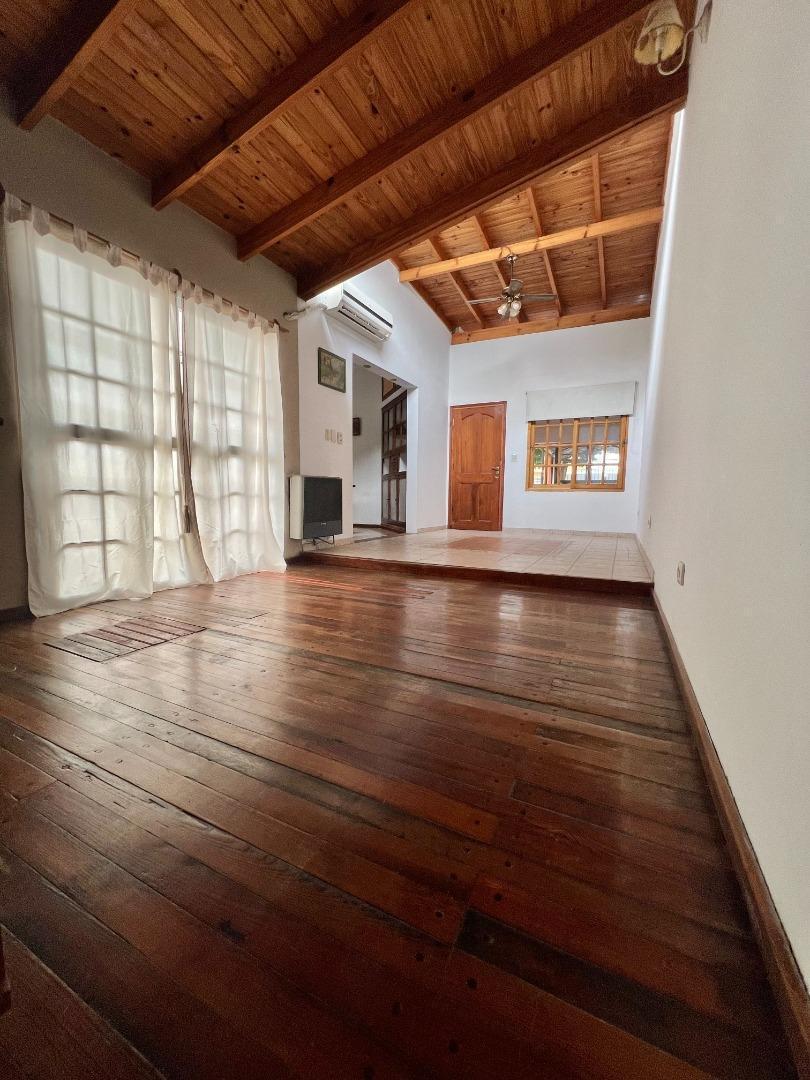 Foto de Casa en Venta 5 ambientes Berazategui, imagen 3