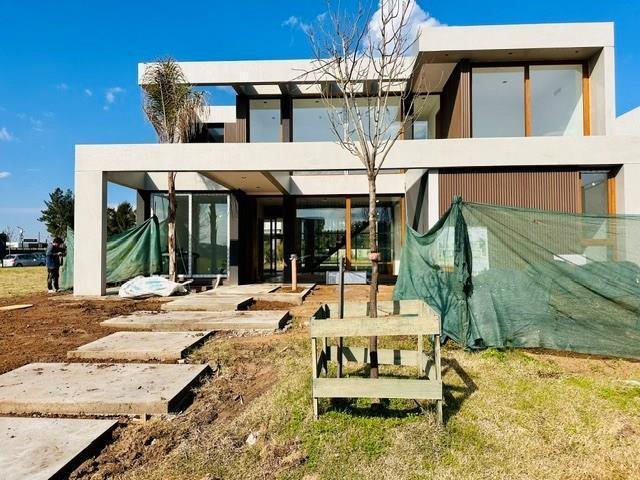 Foto de Casa en Venta en Carpinchos, Nordelta, Tigre, imagen 2
