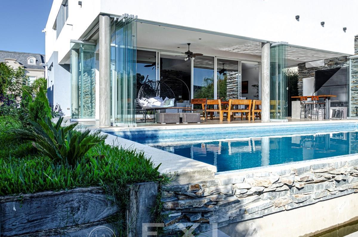 Foto de Casa al río con 4 suites, pileta y muelle en El Yacht, Nordelta, imagen 1