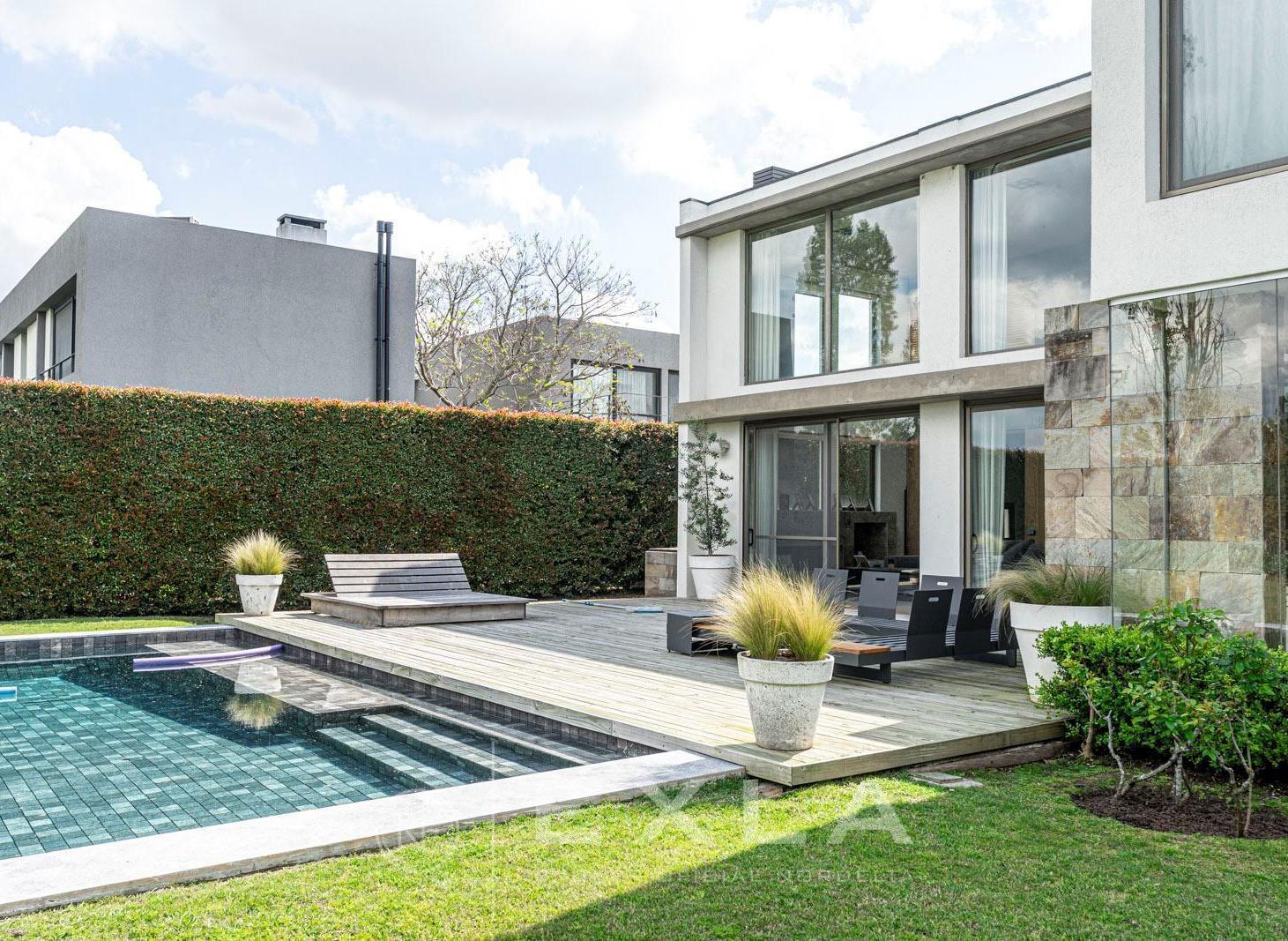 Foto de Casa en alquiler sobre la cancha de golf – 4 dormitorios – El Golf, imagen 2