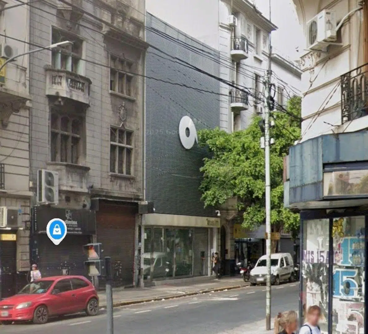 Local en alquiler sobre Lavalle casi esquina Paso. 480m² 2