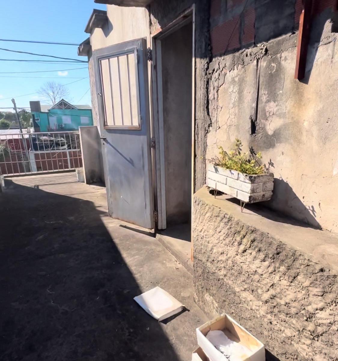 San Carlos. Propiedad en 144 41 y 42. Posee cartel.Excelente oportunidad!