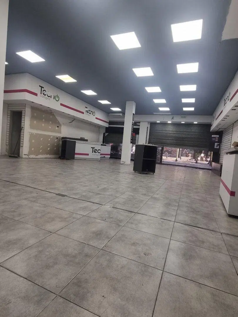 Local . | Luro Av. al 6100 5