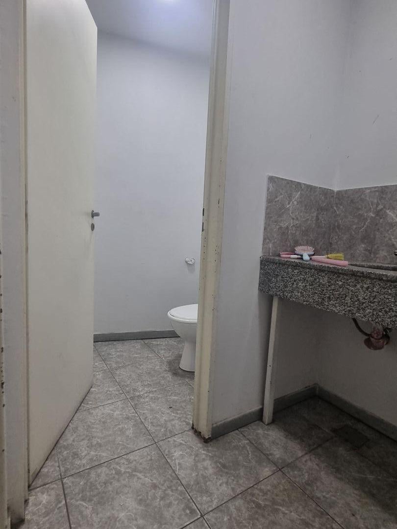 Local . | Luro Av. al 6100