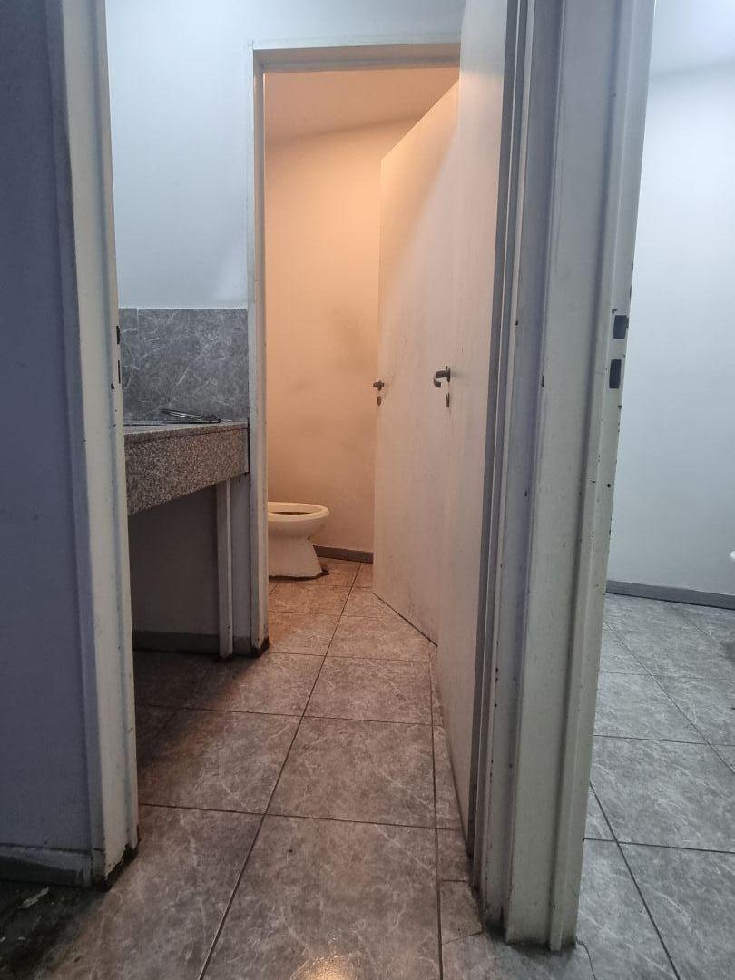 Local . | Luro Av. al 6100