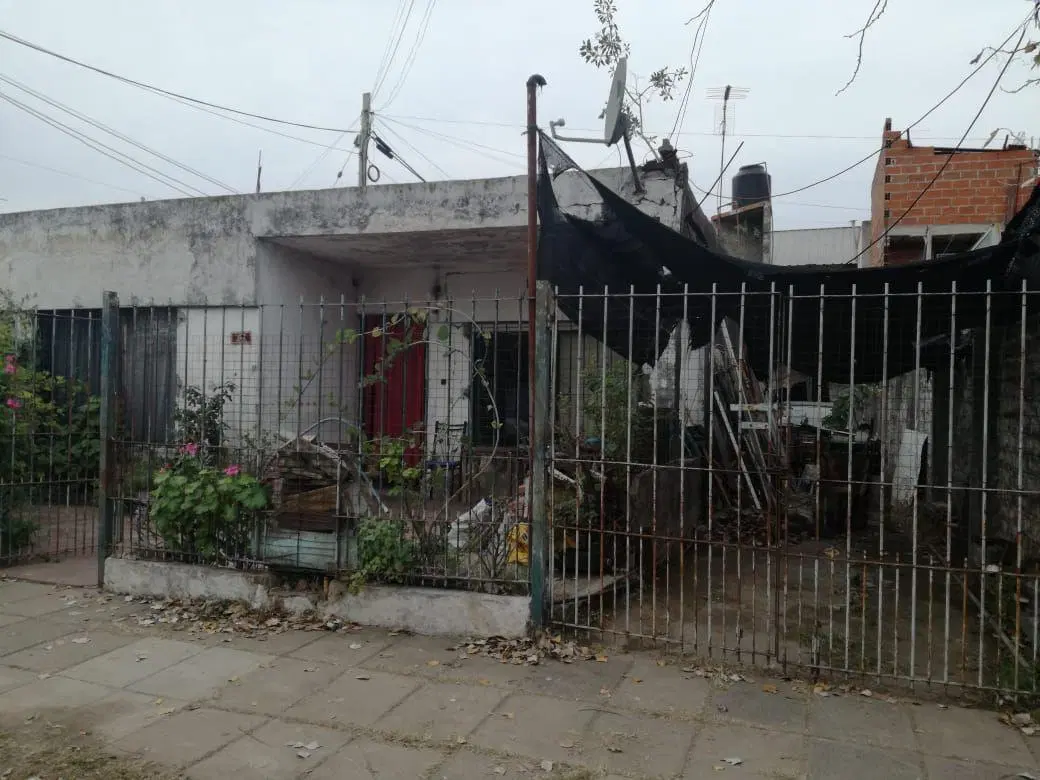 Casa 4 ambientes. | Lacar al 6300 3