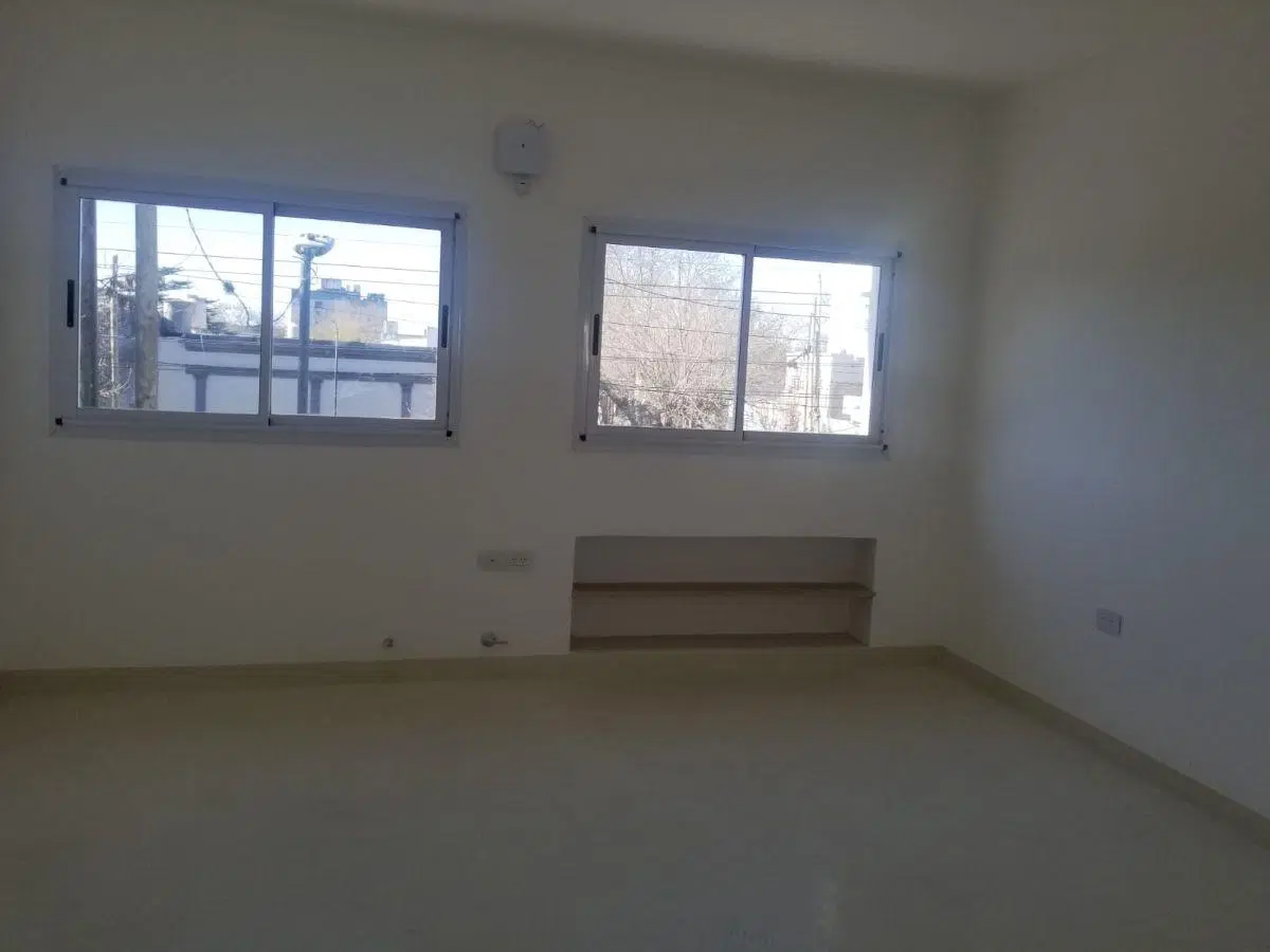 VENTA-Calle 1 y 37. Departamento c/terraza propia 2