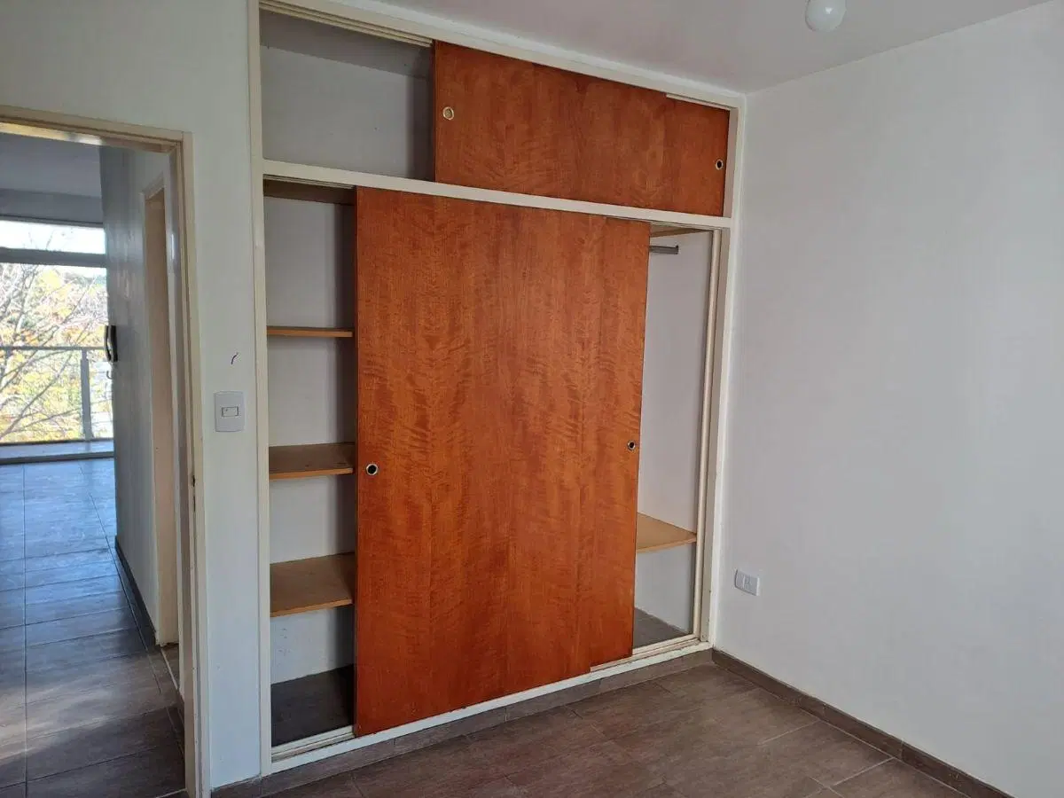 ALQUILER, Gonnet, 502 y 15. Depto 2do Piso 5
