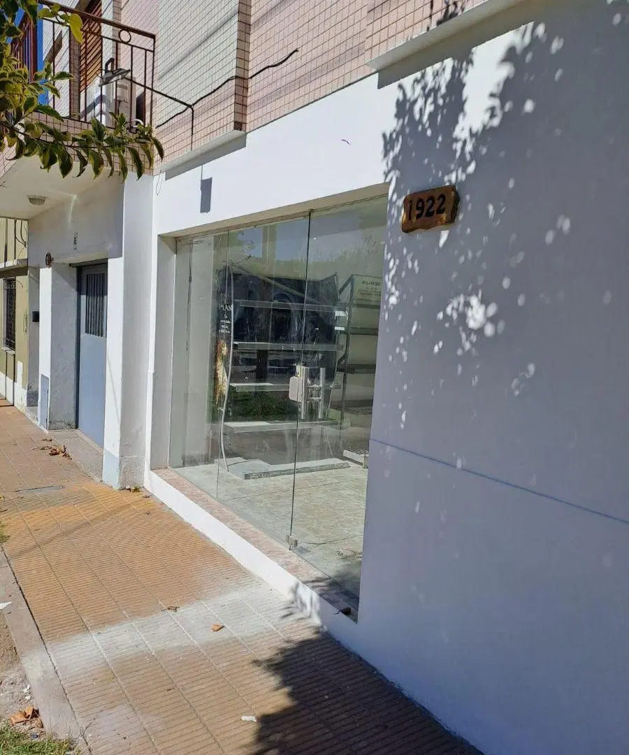 ALQUILER LOCAL, con dependencias, 501 casi 14 . Gonnet 8
