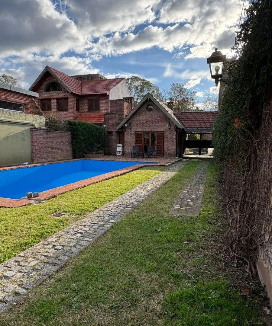 Venta- Casa con Departamento Multifuncional -Calle 504 y 18 bis-Manuel B Gonnet 3
