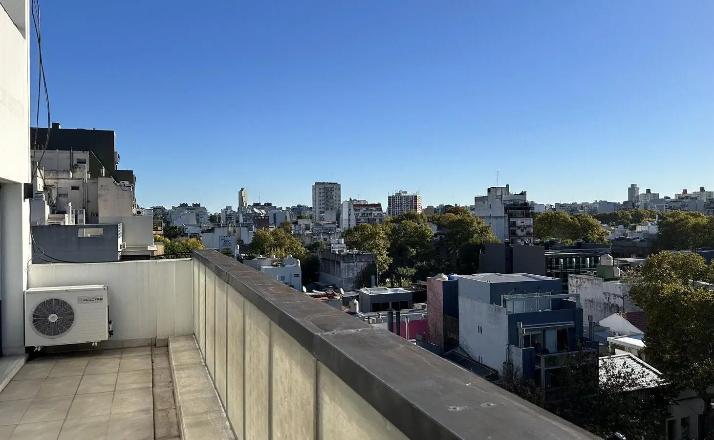 Departamento con Terraza piso alto. 2