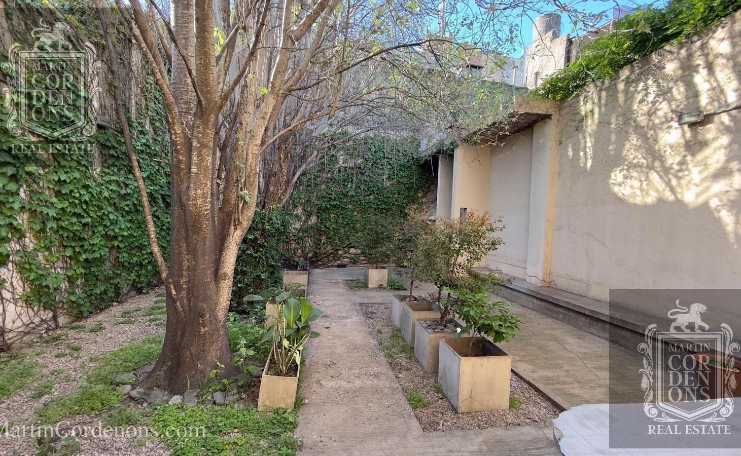 Foto de Oficina tipo casa Impecable estado. Habilitada. Dos Cocheras., imagen 5