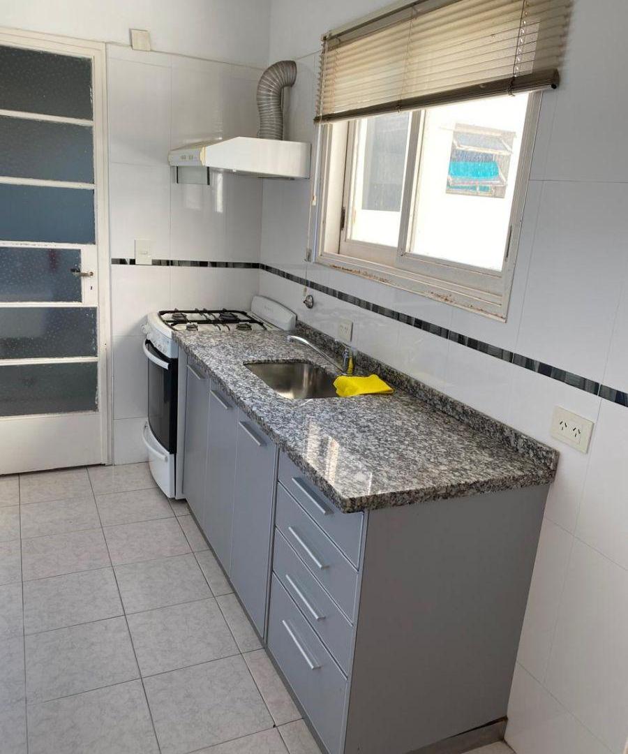 Foto de Departamento en alquiler de 2 Ambientes sobre Peatonal Rivadavia, imagen 3