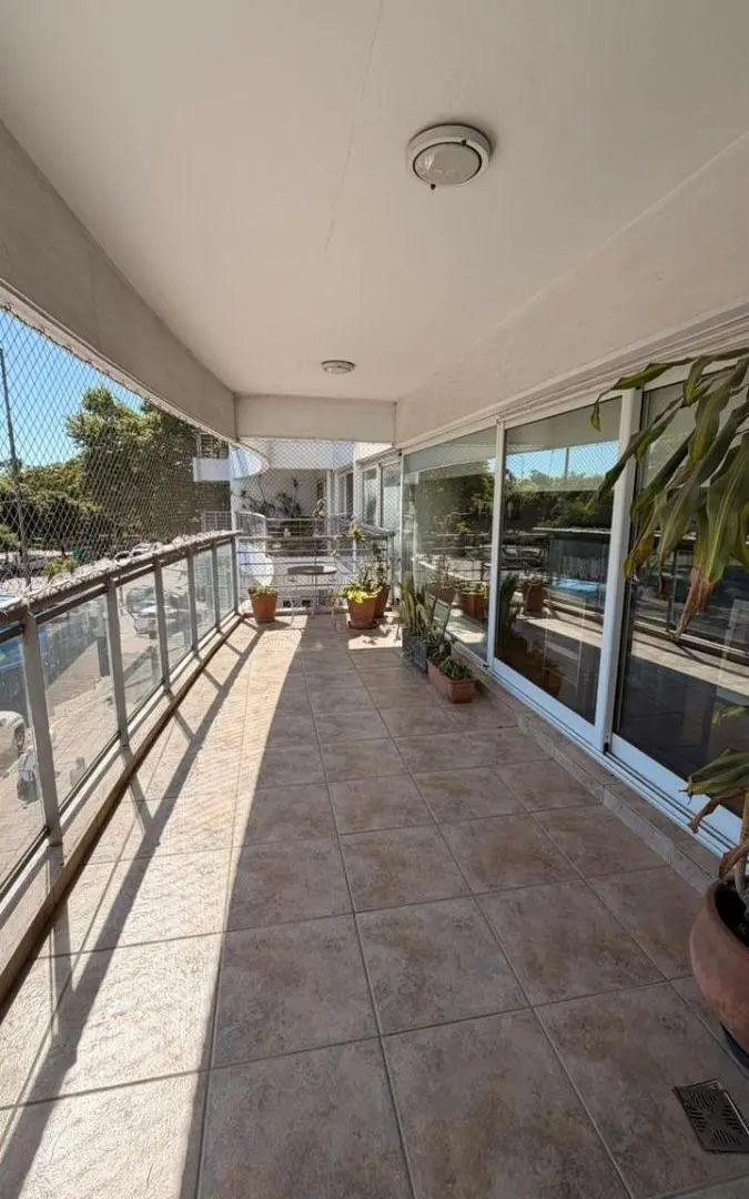 VENTA DEPARTAMENTO 3 DORMITORIOS, CALIDAD LATTUCA, PRIMERA LINEA DEL RIO 205 M2 EXCLUSIVOS MAS 36M2 4
