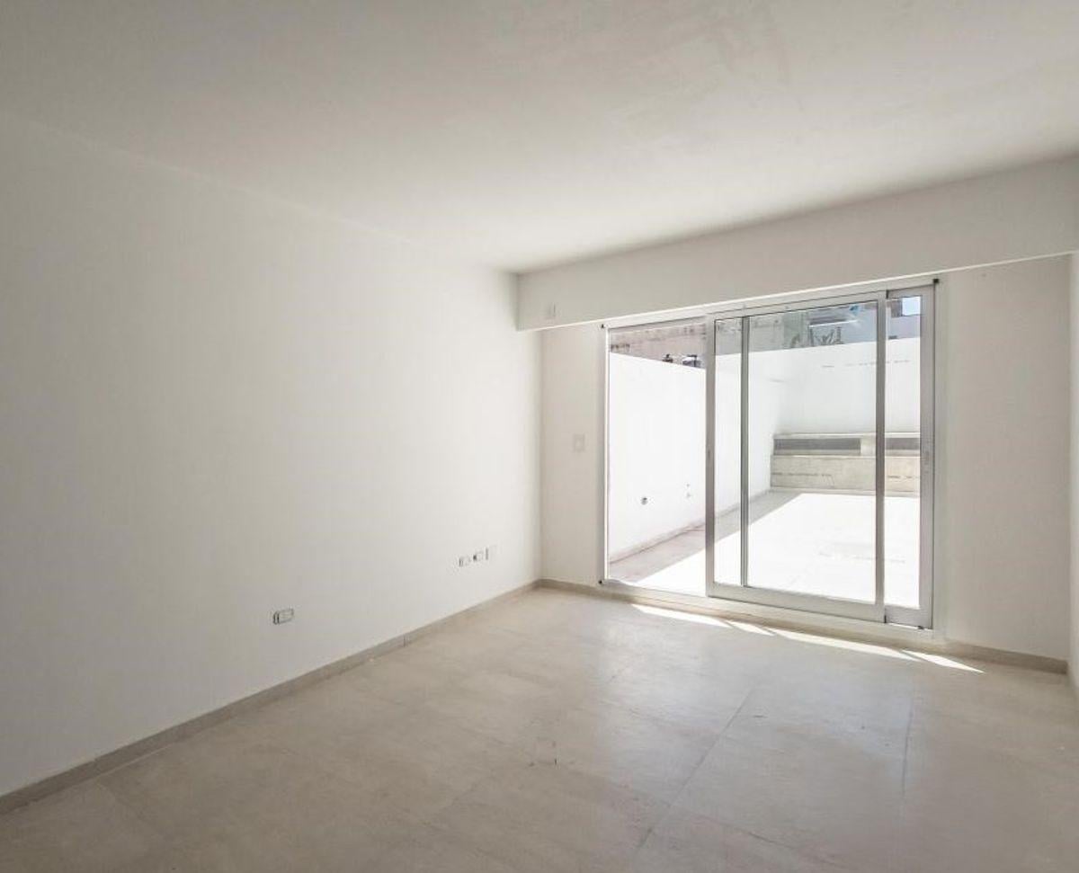 Foto de VENTA DEPARTAMENTOS OV. LAGOS Y MENDOZA MONOAMBIENTE CON GRAN PATIO EXCLUSIVO, imagen 2
