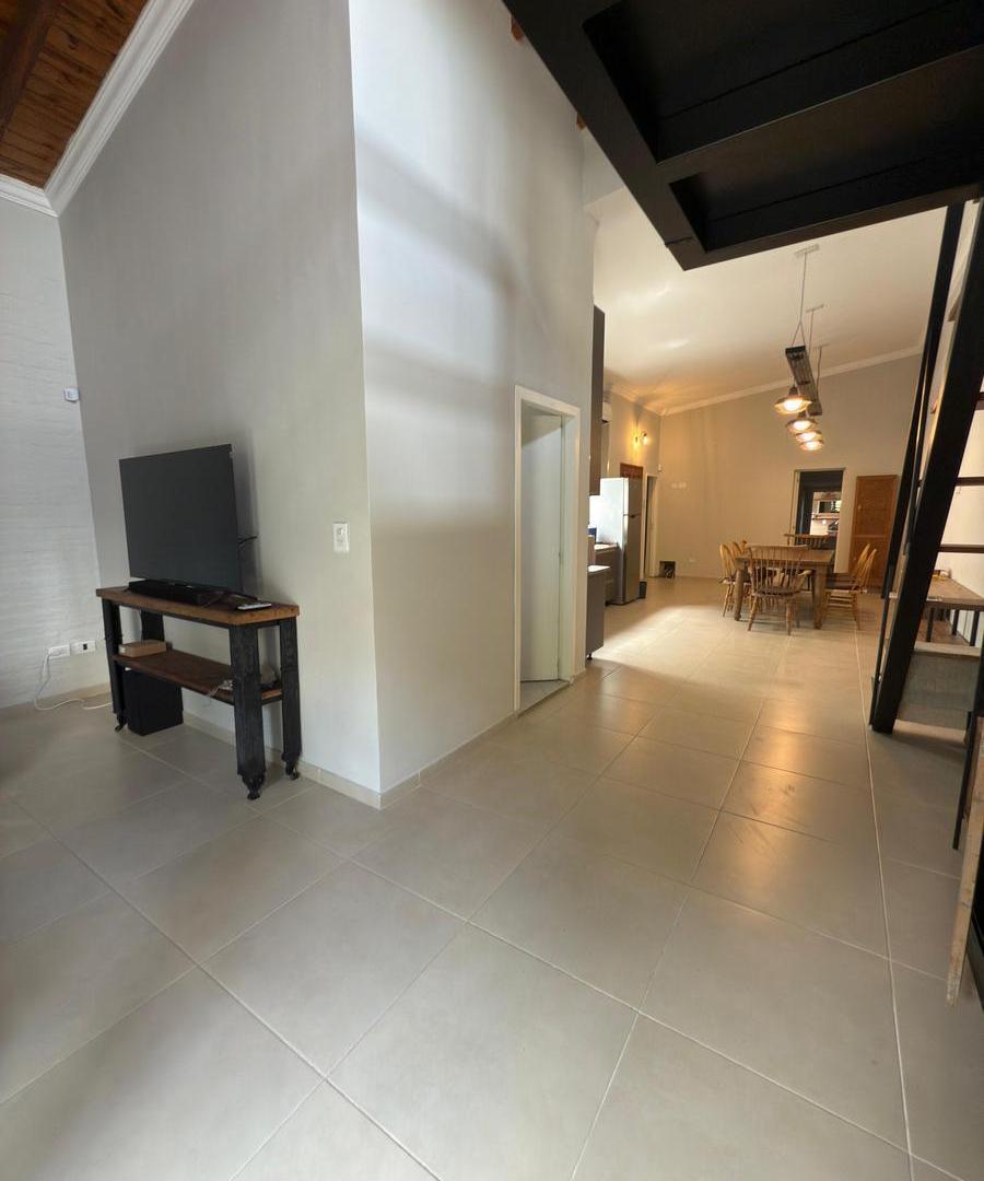 Foto de DUPLEX EN VENTA 2 dormitorios 3 baños + 1 ambiente apto para local, imagen 2