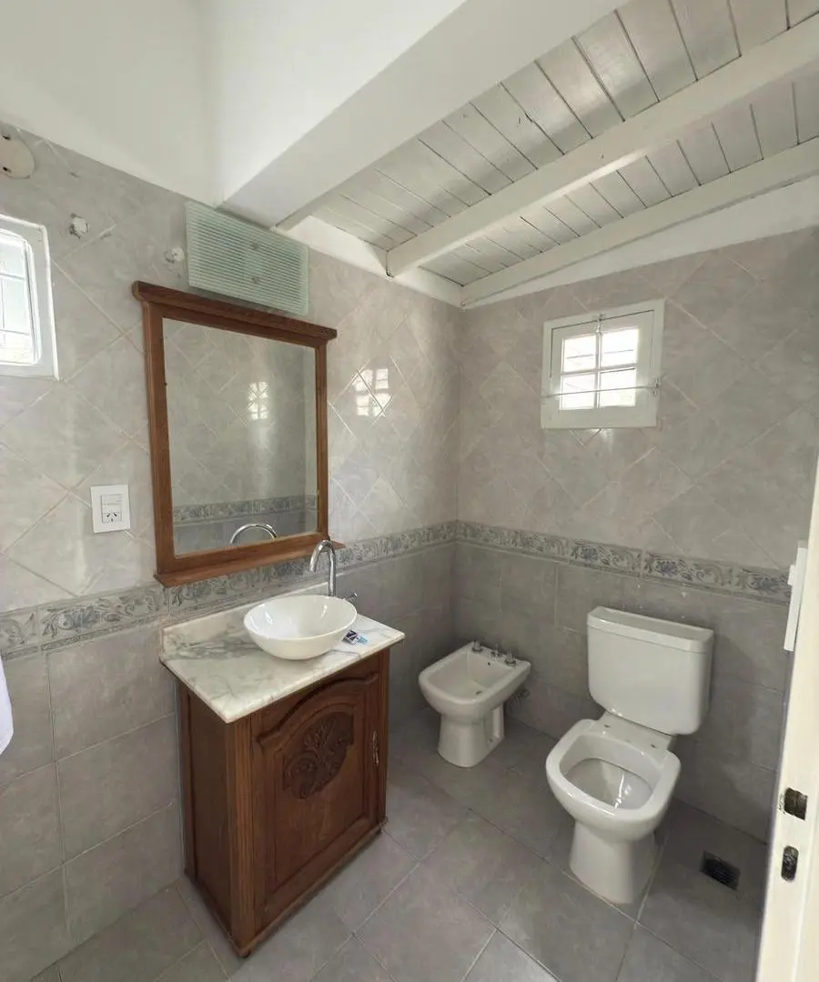 DUPLEX EN VENTA 2 dormitorios 3 baños + 1 ambiente apto para local comercial 4