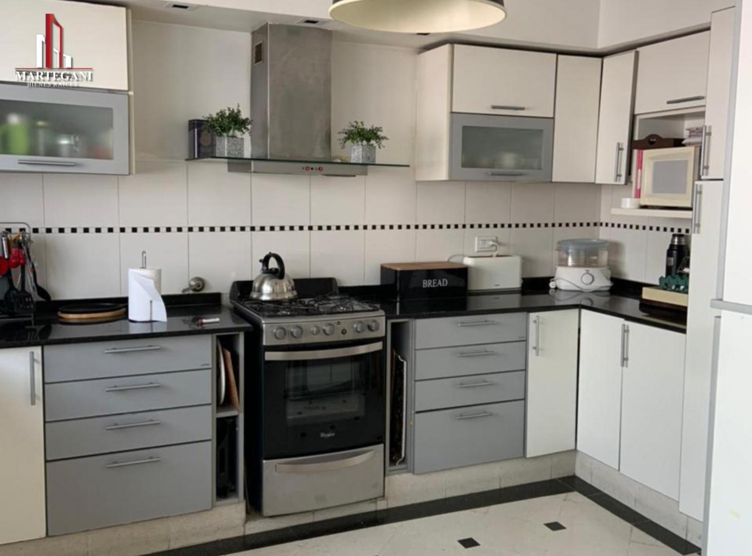 Foto de Casa Premium en Venta 3 Dormitorios en Suite, Pileta, Garage Doble, imagen 5