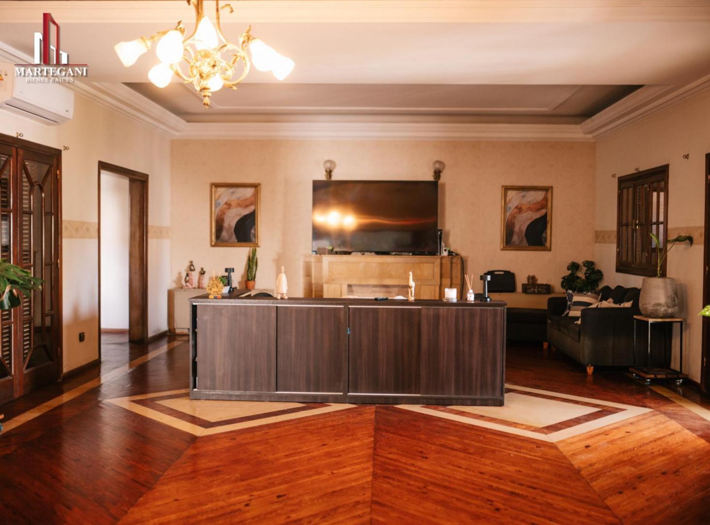 Foto de Venta Imponente Casa 6 Dorm. con Pileta y Jardín, Centro Histórico de, imagen 5