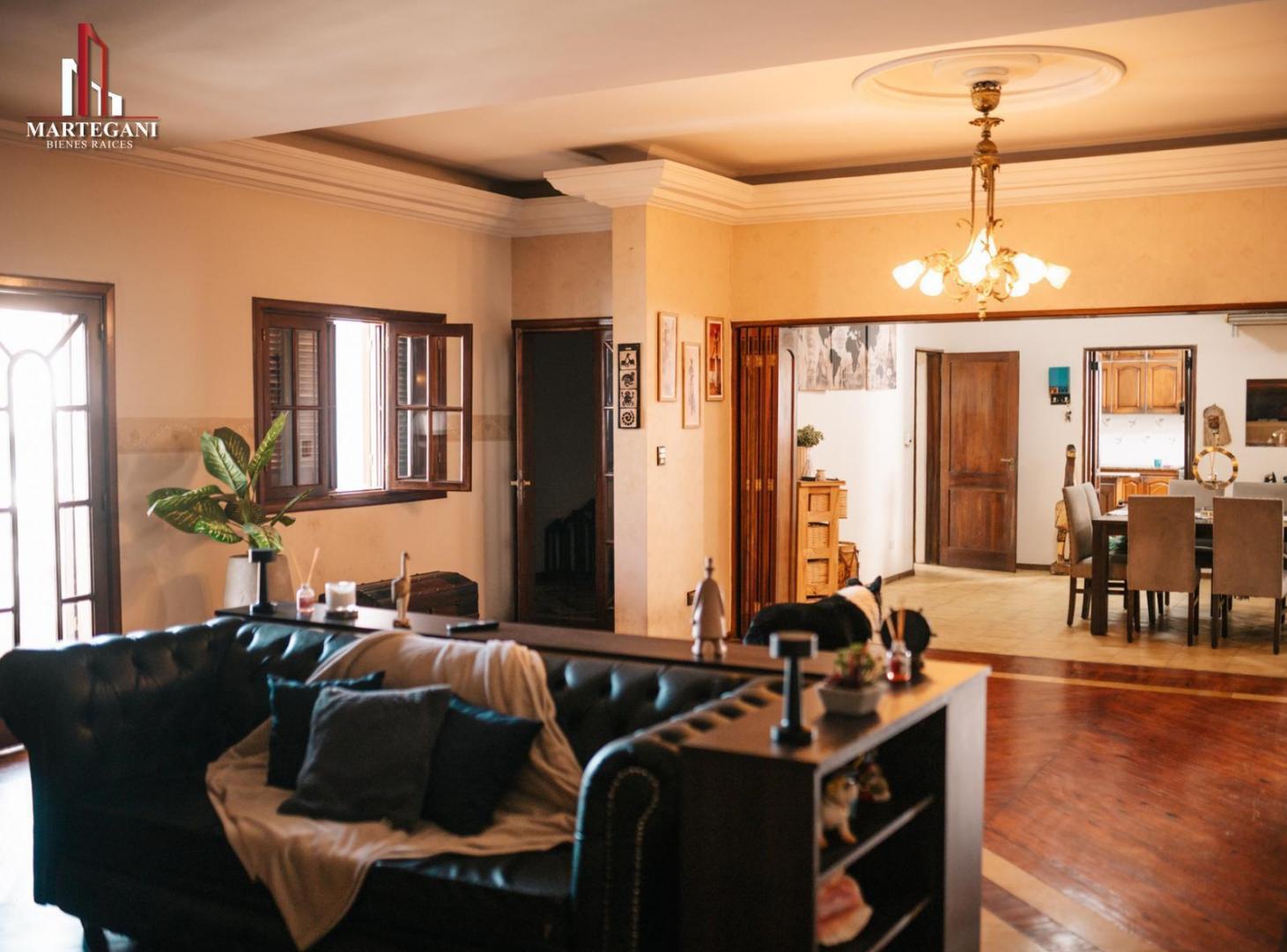 Foto de Venta Imponente Casa 6 Dorm. con Pileta y Jardín, Centro Histórico de, imagen 3