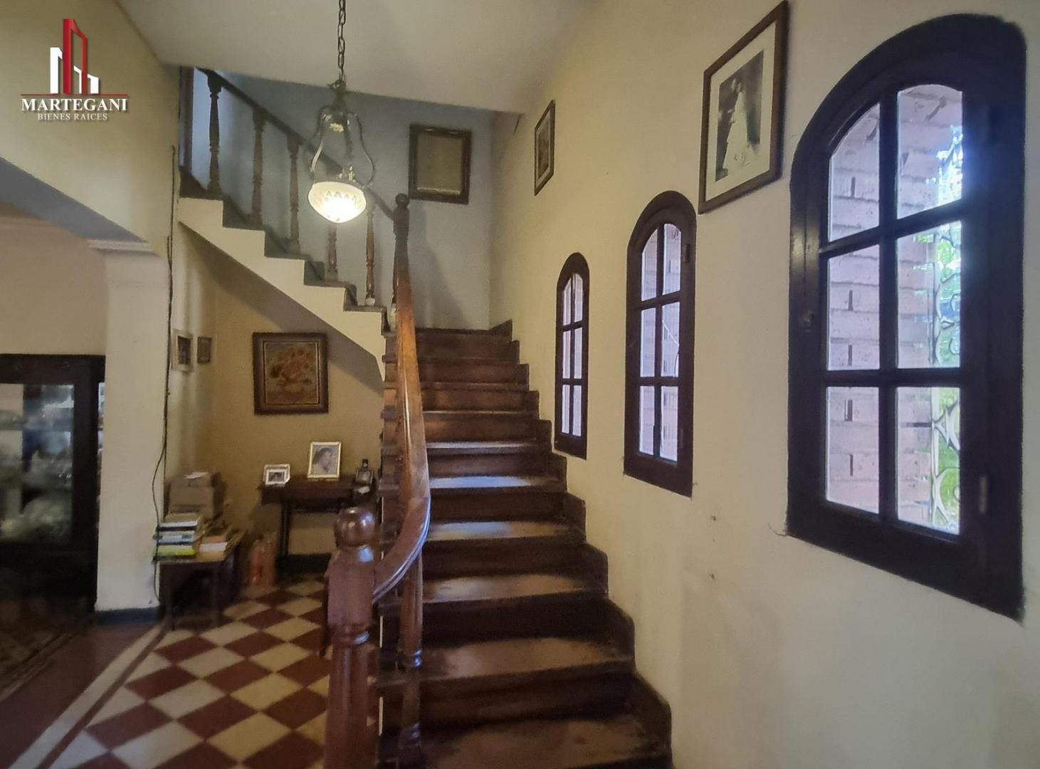 Foto de Casa Centenaria a Refaccionar, 4 Dormitorios, Barrio La Cruz, imagen 3