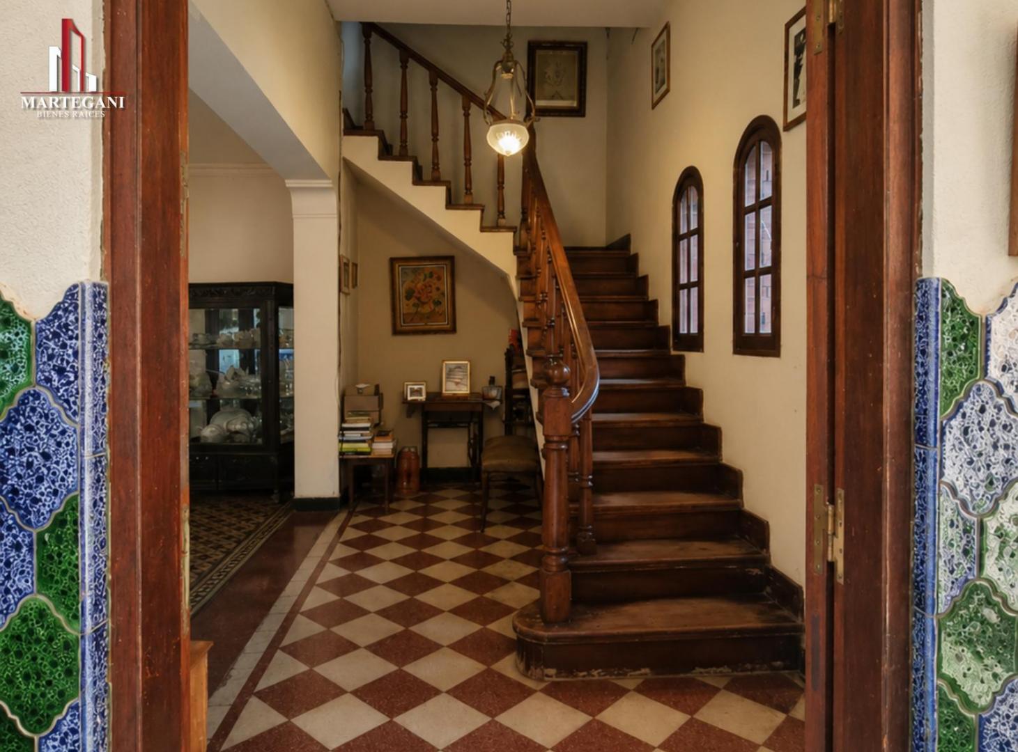 Foto de Casa Centenaria a Refaccionar, 4 Dormitorios, Barrio La Cruz, imagen 4