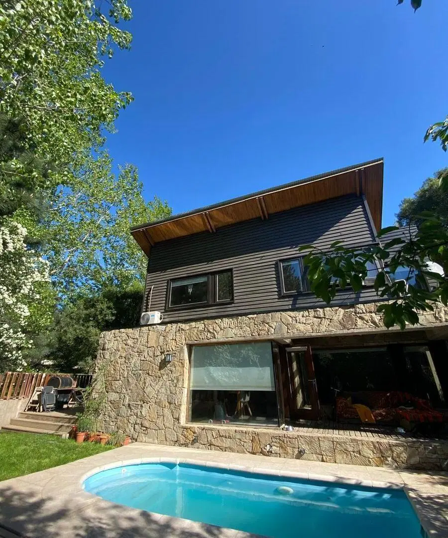 Encantadora casa de 3 dorm y pileta en Altos de Chapelco 5