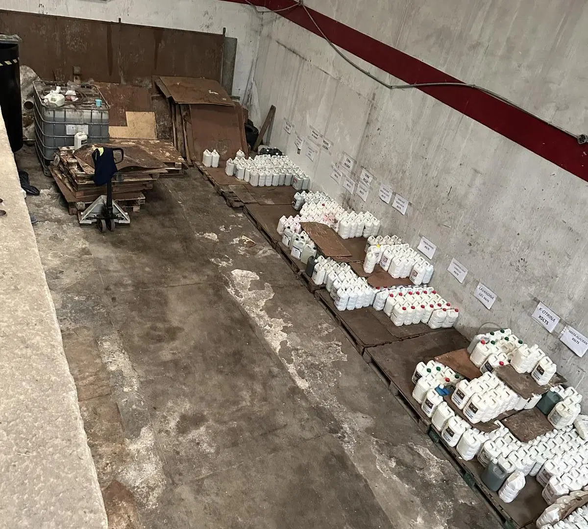 Venta Galpón con oficinas y salón comercial a metros Av Patria 4