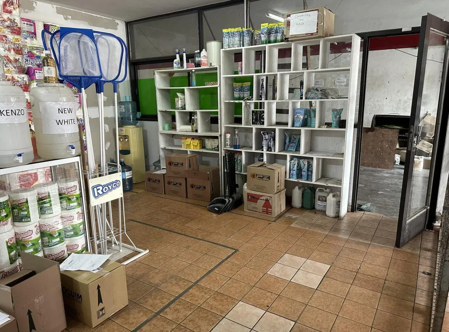 Venta Galpón con oficinas y salón comercial a metros Av Patria 5