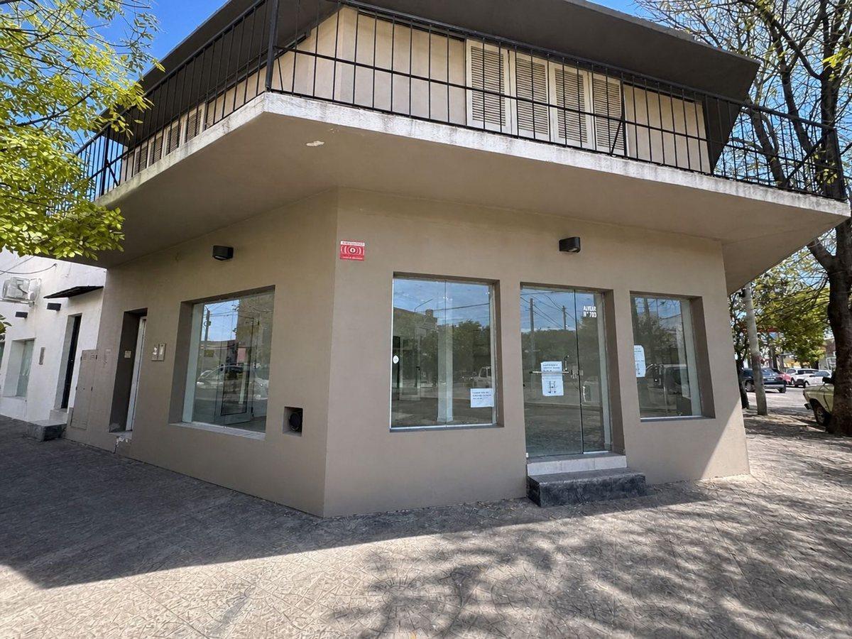 Local comercial en M. T. Alvear esq Urquiza